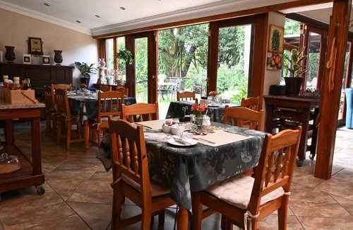 Middelburg House | LUXURY ROOM @ 4 STAR GUEST HOUSE