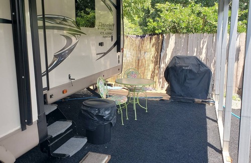 Cleveland House | LUXURY RV in quiet area close to I-75 and Lee University