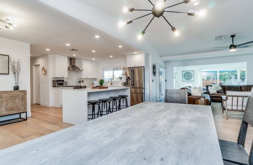 Tatum Place House | Luxury|Salt Pool|Hot Tub|Pickleball