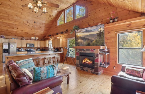 Sevierville Cabin | Luxury Spacious Secluded Cabin HotTub 4 Bedrooms 3-Story Sleep 12