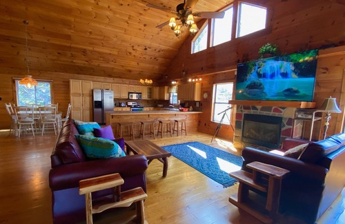 Sevierville Cabin | Luxury Spacious Secluded Cabin HotTub 4 Bedrooms 3-Story Sleep 12