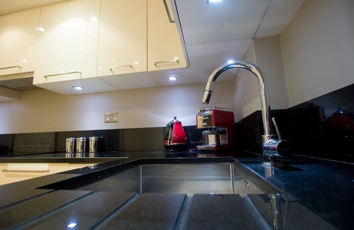 Mayfair Apartment | Luxury Spacious Three Bed Apartment in Heart of Mayfair With Terrace