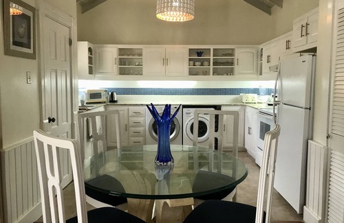 Porters Villa | Luxury Spacious Villa 4 min from the beach, private garden & pool Approved Villa
