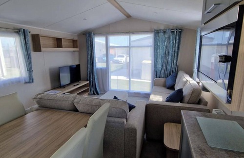Colchester Cabin | Luxury Static Caravan Sleeps 6 Coopers Beach