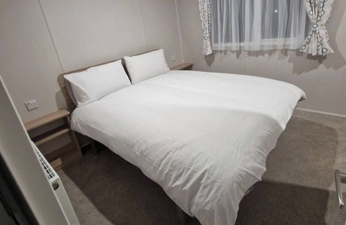 Colchester Cabin | Luxury Static Caravan Sleeps 6 Coopers Beach