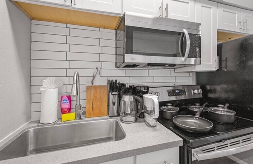 Peaceful Valley Apartment | Luxury Studio Oldtown Scottsdale Free Parking