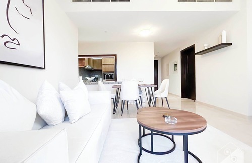 Bur Dubai Apartment | Luxury & Style with stunning views Dubai