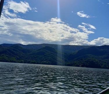 Prado Villa | Luxury Suite del Faro, Romance en la represa