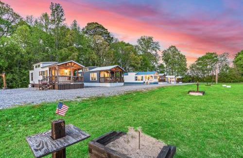 Guntersville Apartment | Luxury Tiny House Mins to Lake, Downtown Guntersville Boat Parking