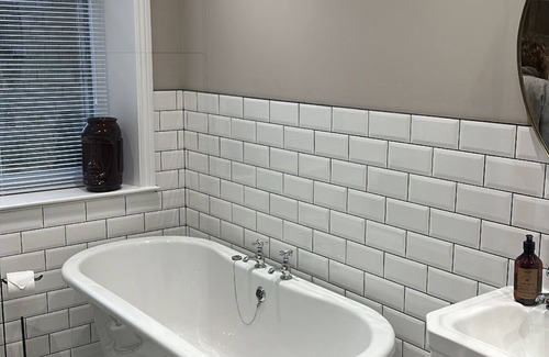 Rastrick House | Luxury Town Centre Home, 1 Minute From the Train Station