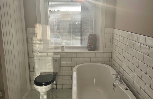 Rastrick House | Luxury Town Centre Home, 1 Minute From the Train Station