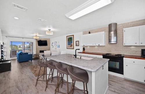 Ono Island House | Luxury townhouse w/dock & family amenities on water! Walk to beach!