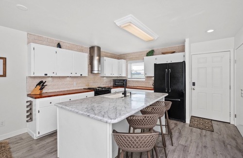 Ono Island House | Luxury townhouse w/dock & family amenities on water! Walk to beach!