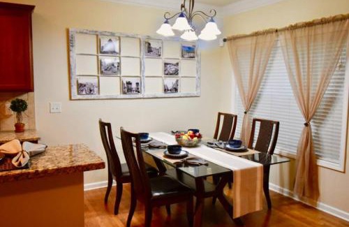 Cumming Apartment | Luxury Townhouse with Oversized Master near Halcyon