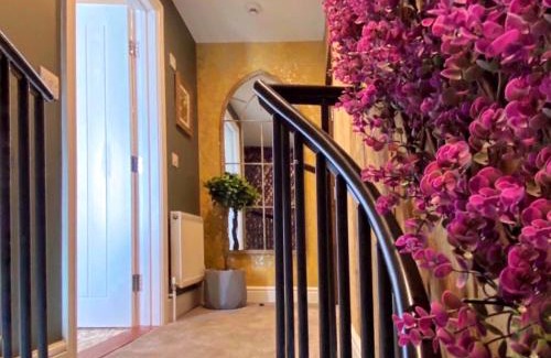 Broad Oak Villa | Luxury tree-house with optional ESPA Spa