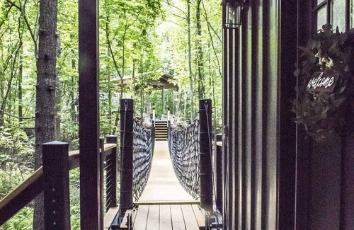 Saluda Cabin | Luxury Treehouse 20 miles from asheville.