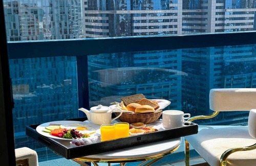 Naif House | Luxury Twin, Royal Reflections