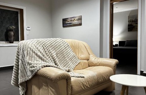 Vancouver South Apartment | Luxury Vancouver Suite Near YVR and Downtown