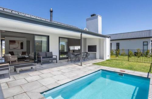 Cape Winelands Apartment | Luxury Villa 712 Pearl Valley Golf Estate