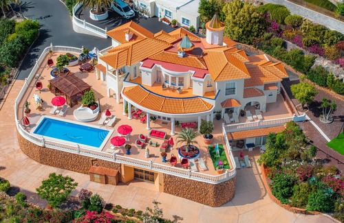 Adeje Villa | LUXURY VILLA & APARTMENT ADEJE PRIVATE HEATED POOL, CINEMA, PANORAMIC SEA VIEWS