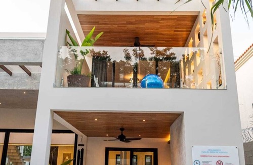 Tulum Villa | Luxury Villa for 12, Heated Pool, Lounges, Bathtub