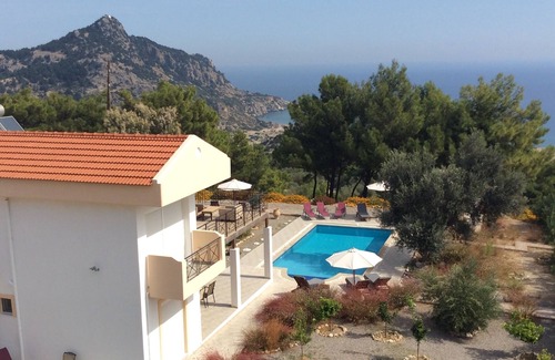 Archangelos Villa | Luxury Villa. Overlooks Tsampika Beach. Large private pool. 4 bedrooms.