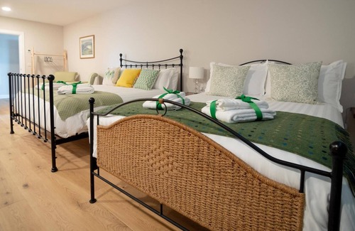 Ballinful Villa | Luxury Villa, Six Suites, Private Path to Sea