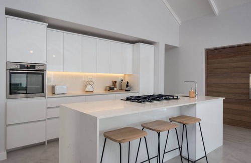 Helderberg Rural House | Luxury villa with pool & garden in Somerset West - ideal for connoisseurs & golfers