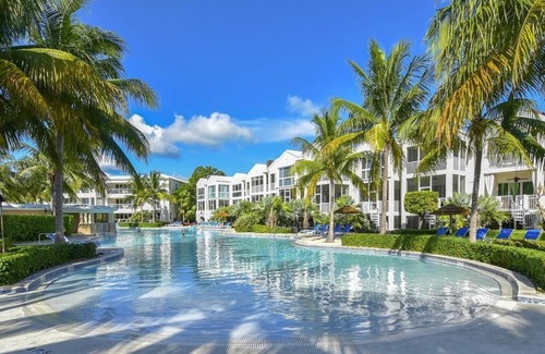 Rock Harbor Condo | LUXURY VIP SUITE - INDOOR PICKLEBALL - STUNNING OCEAN VIEWS/RESORT - SPEAKEASY!