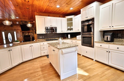 Morganton Cabin | Luxury w/Heated Pool, XL Hot-Tub & Deluxe Outdoors