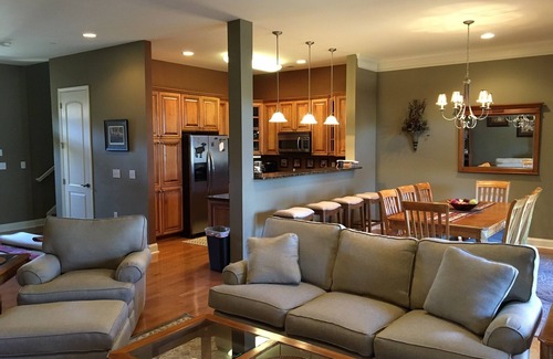 West Union House | Luxury Water Front Town Home On Picturesque Lake Keowee