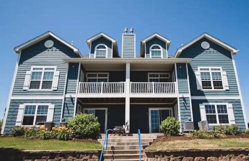 Portage Condo | Luxury Waterfront 2 Bedroom Condo by Lake Michigan