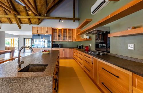 Hectorspruit House | Luxury & Wildlife Mlambo Lodge Mjejane