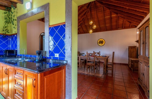 El Paso Cottage | Luz de Luna A few kilometers from the Caldera de Taburiente (pet friendly).