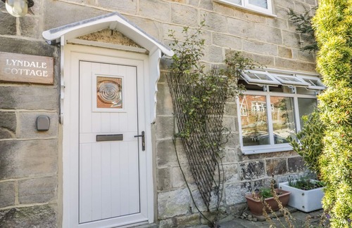 Fylingthorpe Cottage | LYNDALE COTTAGE, family friendly, with open fire in Robin Hood’s Bay