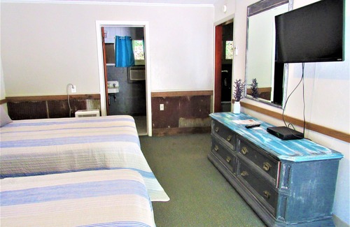 Almo Hotel | Lynnhurst Resort Motel #11 w/Kitchen - Dog Friendly!
