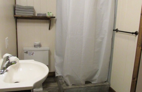 Almo Hotel | Lynnhurst Resort - Motel Unit 7 Sleeps 4 Jet Ski Rental Available!