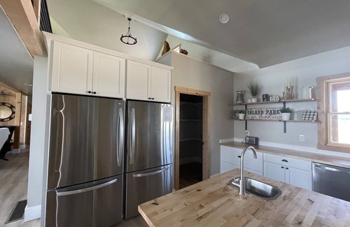 Island Park House | "Lythgoe" to the Lakeđ-Water Front đââBoating&Swimđ€HotTubđ©±Lg LawnđSleeps 30