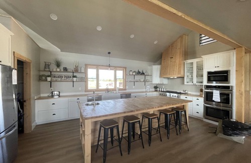 Island Park House | "Lythgoe" to the Lakeđ-Water Front đââBoating&Swimđ€HotTubđ©±Lg LawnđSleeps 30