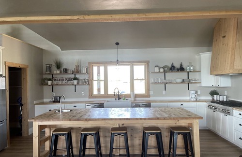 Island Park House | "Lythgoe" to the Lakeđ-Water Front đââBoating&Swimđ€HotTubđ©±Lg LawnđSleeps 30