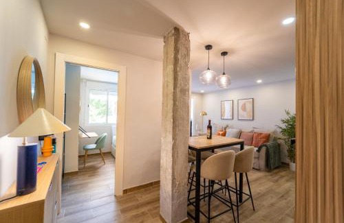 Poligono Alameda Apartment | Málaga Chic Retreat