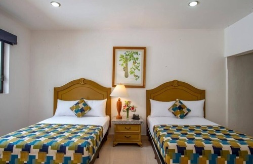 Centro Hotel | Mérida Compound Stay – 2 Stays, 2 Double Rooms, Pool Access & Courtyard Views