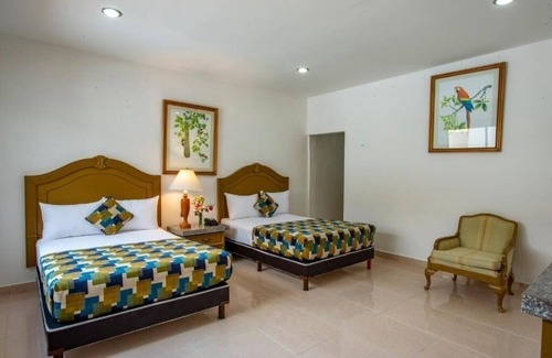 Centro Hotel | Mérida Compound Stay – 2 Stays, 2 Double Rooms, Pool Access & Courtyard Views