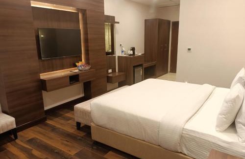 Moradabad Hotel | M B Greens Clarks Inn