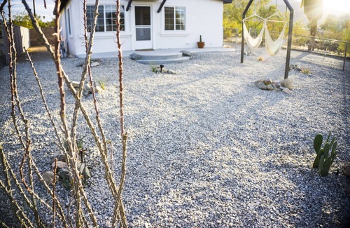 Twentynine Palms House | M&L Desert Cottage - 3 miles from the North entrance of Joshua Tree!
