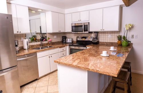 Kihei Condo | Ma'alaea Surf, Unit F6 2 BR Beachfront Condo, AC, Wi-Fi, Pool, TV, Kitchen