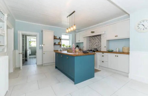 Sutton Cross House | Macepool House, Country Farmhouse yet super close to Dublin City Centre.