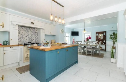 Sutton Cross House | Macepool House, Country Farmhouse yet super close to Dublin City Centre.