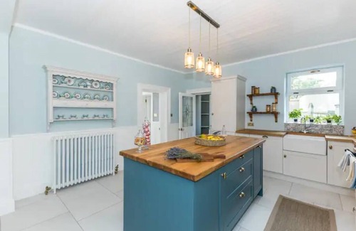 Sutton Cross House | Macepool House, Country Farmhouse yet super close to Dublin City Centre.