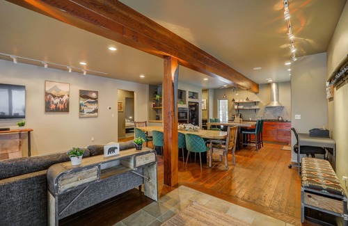 McCall House | Mackinaw Manor - Lake views - Downtown - Hot tub - Game Room - Theatre